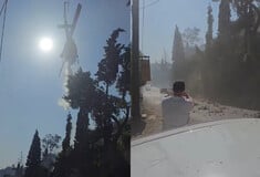 Φωτιά στην Πάτρα: Ατύχημα με ελικόπτερο της Πυροσβεστικής - Έριξε νερό σε διερχόμενα οχήματα 