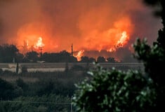 Φωτιές τώρα: Εκτός ελέγχου τα μέτωπα σε Αχαΐα, Μέγαρα, Πρέβεζα, Χίο και Ζάκυνθο