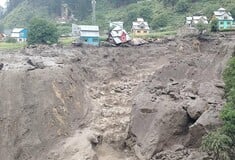Τραγωδία στο Κασμίρ: Τουλάχιστον 60 νεκροί, δεκάδες αγνοούμενοι μετά από ξαφνικές πλημμύρες
