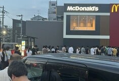 Τα McDonald's μοίραζαν κάρτες Pokemon με Happy Meals κι αυτό οδήγησε σε τεράστιο food waste