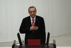 Σκάνδαλο με πλαστά έγγραφα στην Τουρκία κλονίζει την εμπιστοσύνη – Διπλώματα, επίθεση στην αντιπολίτευση και κοινωνική αναταραχή