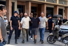Πάτρα: Ήταν εκεί και έσβηνε τη φωτιά ως εθελοντής, υποστηρίζουν οι δικηγόροι του 25χρονου 
