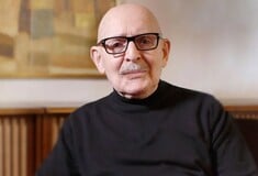 Ο Τζο Κάροφ, σχεδιαστής του εμβληματικού λογότυπου του Τζέιμς Μποντ, πέθανε σε ηλικία 103 ετών