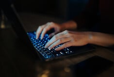 Σάλος στην Ιταλία: Ομάδα στο Facebook με 32.000 μέλη αντάλλασσε κρυφά προσωπικές φωτογραφίες γυναικών