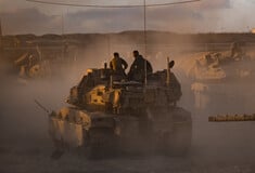 Παλαιστίνιοι εγκαταλείπουν τη Γάζα εν μέσω χερσαίας επίθεσης του Ισραήλ