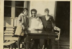 Στο Μουσείο Μίκης Θεοδωράκης στη Ζάτουνα, εκεί όπου ο συνθέτης βρέθηκε εξόριστος έναν Αύγουστο