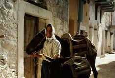 Τράβα όλο ευθεία, στο γαϊδούρι δεξιά πουλάνε «ΑΥΘΕΝΤΙΚΟΤΗΤΑ»