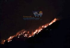 Γρεβενά: Μαίνεται η φωτιά στη Βάλια Κάλντα - Ισχυροί άνεμοι στην περιοχή