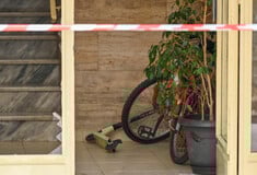 Γυναικοκτονία στον Βόλο: «Αυτό της άξιζε» - Η στιγμή που συλλαμβάνουν τον 40χρονο