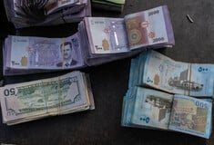 Συρία: Καταργούνται δύο μηδενικά από τη λίρα – Νέα χαρτονομίσματα για να σωθεί η οικονομία