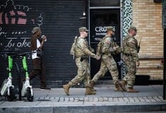 «Ο Τραμπ κατασκευάζει κρίσεις για να στείλει στρατεύματα της εθνοφρουράς σε πόλεις που κυβερνούν δημοκρατικοί»