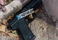 Άλιμος: Μαθητές πήγαν να παίξουν στο προαύλιο Δημοτικού και βρήκαν όπλο