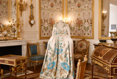 «Louvre Couture»: Ρεκόρ επισκεψιμότητας για την πρώτη έκθεση υψηλής ραπτικής του Μουσείου του Λούβρου