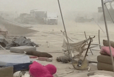 Burning Man 2025: Σφοδρές ριπές ανέμου και σκόνης πλήττουν το φεστιβάλ - Διαλύθηκε το Orgy Dome