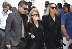 Κηδεία Δημήτρη Κωνσταντάρα: Πλήθος κόσμου στο τελευταίο «αντίο» στον δημοσιογράφο