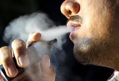 Σιγκαπούρη: Σκληρά μέτρα κατά του ατμίσματος - Χτυπήματα με  βέργα και έως και 20 χρόνια φυλάκιση