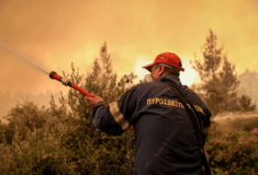 Φωτιά τώρα: Ενεργά μέτωπα σε Τροιζηνία και Πρέβεζα - 112 στη Μεσσηνία 
