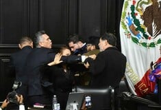 Μεξικό: Η στιγμή του άγριου καβγά μέσα στην Γερουσία