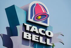 Taco Bell: Επανεξετάζει τη χρήση AI στο drive-through αφού πελάτης παρήγγειλε 18.000 νερά
