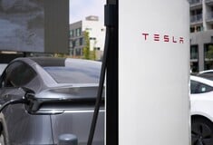 Οι πωλήσεις της Tesla πέφτουν κατά 40% στην Ευρώπη, ενώ ο κινέζος ανταγωνιστής της τριπλασιάζει τις πωλήσεις του