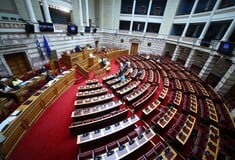 Βουλή: Την Τρίτη αρχίζει η επεξεργασία του νομοσχεδίου για την κοινωνική κατοικία, την ενίσχυση των τριτέκνων και των ΑμεΑ
