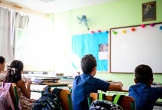 Financial Times: Η Ελλάδα αναστέλλει το 5% των σχολείων καθώς μειώνεται το ποσοστό γεννήσεων