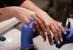 Γιατί η Ευρωπαϊκή Ένωση απαγόρευσε από 1η Σεπτεμβρίου ορισμένα τζελ νυχιών