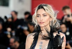 «Εξωραϊσμένη, γεμάτη ψέματα»: Η κόρη του Μάικλ Τζάκσον απορρίπτει τη νέα βιογραφική ταινία για τον πατέρα της