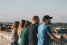 «Polycule» σαν να λέμε ερωτικό τρίγωνο, αλλά με 50 συντρόφους παραπάνω 