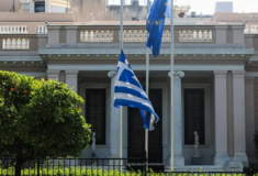 Κυβερνητικές πηγές για Τσίπρα: «Το ποτάμι δεν γυρίζει πίσω, η χώρα πηγαίνει μπροστά»