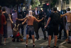 Σερβία: «Βούτσιτς φύγε» - Δακρυγόνα και συγκρούσεις διαδηλωτών και αστυνομίας