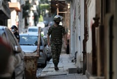 Εντοπίστηκε χειροβομβίδα δίπλα σε κάδο απορριμμάτων στον Κολωνό