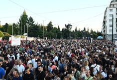 Τέμπη: Μεγάλη προσέλευση κόσμου στο Σύνταγμα για τη συγκέντρωση διαμαρτυρίας