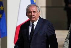 Στο Ελιζέ ο Μπαϊρού για να υποβάλει την παραίτησή του - Όλα τα βλέμματα στραμμένα Μακρόν