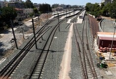 Νέο σχέδιο για ασφαλέστερες σιδηροδρομικές διαβάσεις – Τι προτείνει ο ΣΕΣ