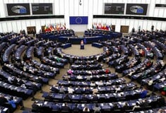 Δολοφονία Τσάρλι Κερκ: «Όχι» της Μετσόλα σε ενός λεπτού σιγή - Χτυπούσαν τα έδρανα δεξιοί και ακροδεξιοί