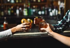 Θεσσαλονίκη: Στο νοσοκομείο 15χρονη μετά από υπερβολική δόση αλκοόλ