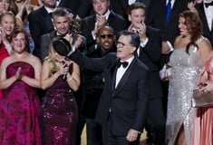 Emmy: Θύελλα χειροκροτημάτων στα Emmy για τον Στίβεν Κόλμπερτ μετά την ακύρωση του «Late Show» από το CBS