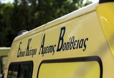 Σοβαρό τροχαίο στη Μεσογείων: Μοτοσικλέτα παρέσυρε πεζό – Σε κρίσιμη κατάσταση στο ΚΑΤ