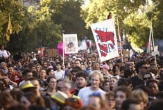 Περισσότεροι από 1 εκατ. διαδηλωτές στους δρόμους της Γαλλίας – Επεισόδια με την αστυνομία και συλλήψεις