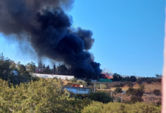 Φωτιά τώρα στο Μενίδι - Επιχειρεί και ένα ελικόπτερο 