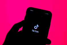 Η Κίνα χαρακτηρίζει τη συμφωνία για το TikTok ως νίκη - Τι κερδίζουν από αυτήν;