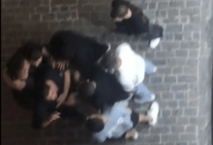 Συμπλοκή νεαρών στο Ρέθυμνο - 18χρονος λιποθύμησε μετά από χτύπημα σε βιτρίνα
