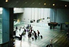 Κυβερνοεπίθεση σε αεροδρόμια: Συνεχίζεται η ταλαιπωρία - «Αγώνας δρόμου» για την επίλυση του προβλήματος
