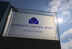 H ΕΚΤ συμβουλεύει τον κόσμο: «Κρατήστε μετρητά στο σπίτι»