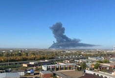 Ουκρανικά drones έπληξαν διυλιστήριο της Gazprom - Εικόνες με τεράστια σύννεφα καπνού
