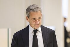 Σαρκοζί μετά την καταδίκη: «Αν θέλουν να κοιμηθώ στη φυλακή, θα κοιμηθώ με το κεφάλι ψηλά»