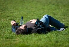 Δεν είναι χανγκόβερ, είναι «κοινωνική άπνοια» 