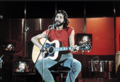 Ο Cat Stevens προτού και αφότου μετονομαστεί σε Yusuf Islam 