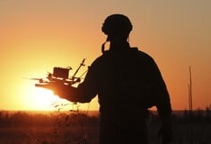 Τι είναι ο «υβριδικός πόλεμος» που απειλεί την Ευρώπη - Δώρο για τον Πούτιν, αλλά με σοβαρούς κινδύνους